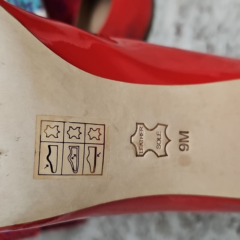 Chic Red Designer Women's Heels - Picture 2 of 12